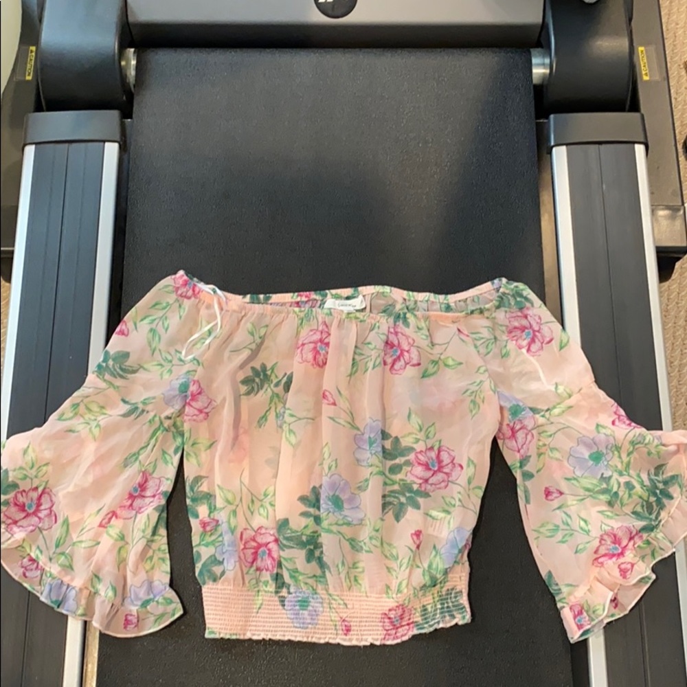 Love Tree Off-the-shoulder Floral Blouse Size L